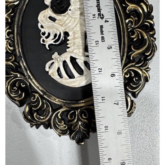 2 Ladies Skeleton Cameo Frames Wall Art Decor 8.5"X6.5" Female Skulls 3D Gothic - Picture 9 of 10